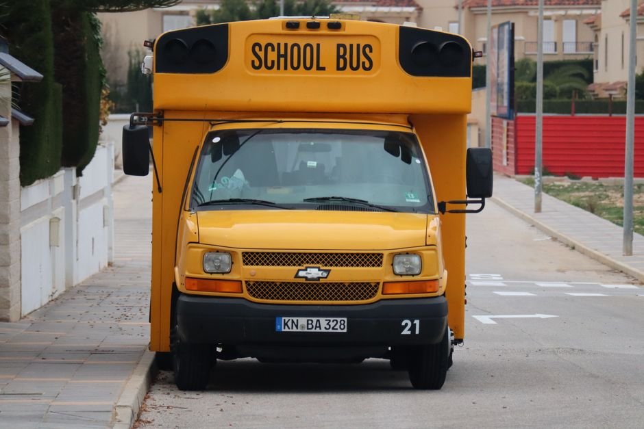 Vans escolares e transporte de passageiros no Paraná